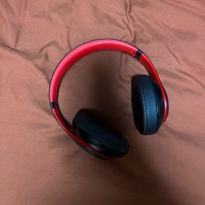 Beats Studio 3 by Dre over the ear wireless headphones - like new condition.